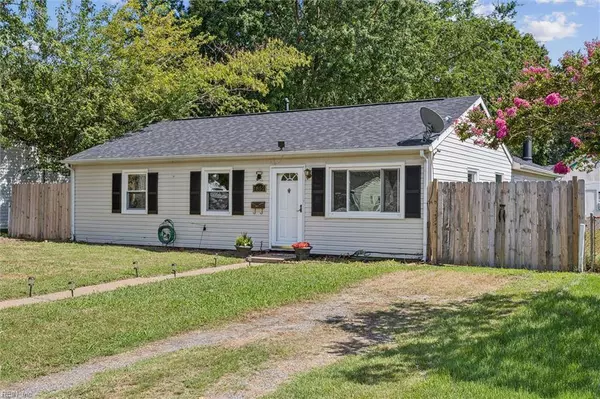 1852 Kensington DR, Hampton, VA 23663