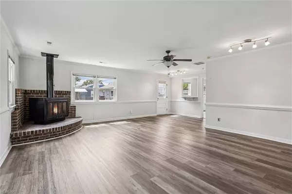 1852 Kensington DR, Hampton, VA 23663