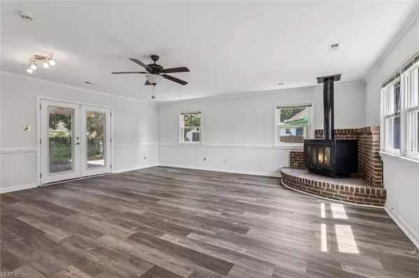 1852 Kensington DR, Hampton, VA 23663