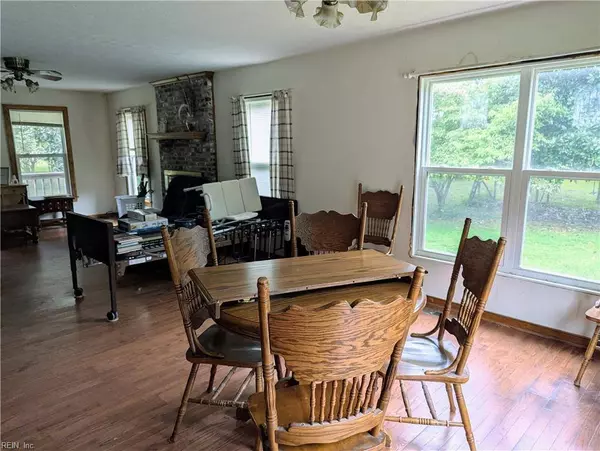 367 Sandy Point RD, West Point, VA 23181