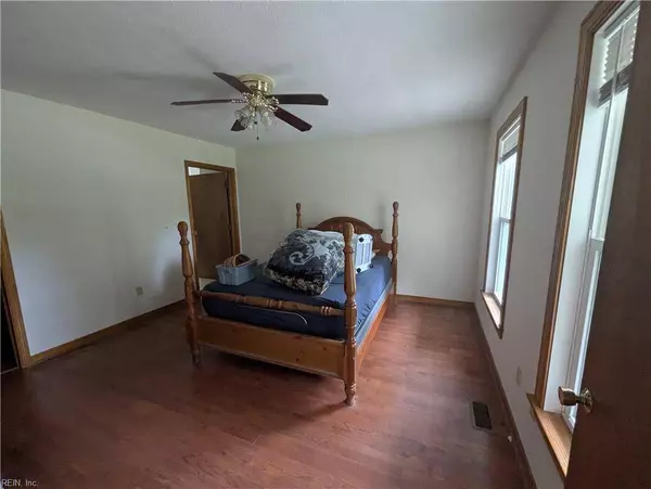 367 Sandy Point RD, West Point, VA 23181