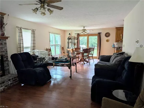 367 Sandy Point RD, West Point, VA 23181