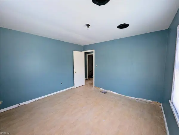 2411 Youngman RD, Chesapeake, VA 23323