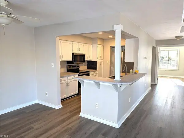 122 Inland View DR, Newport News, VA 23603