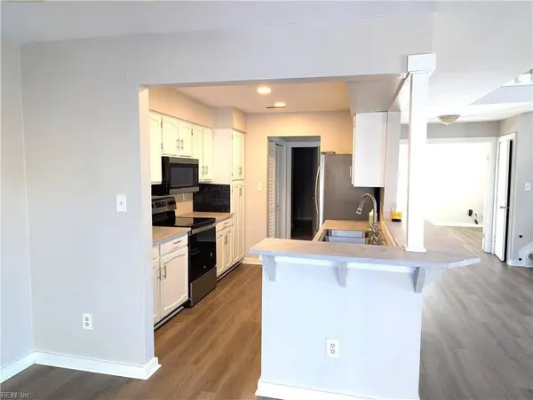 122 Inland View DR, Newport News, VA 23603