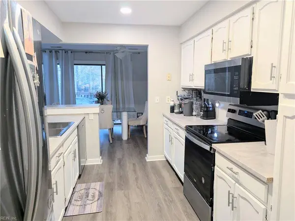 122 Inland View DR, Newport News, VA 23603