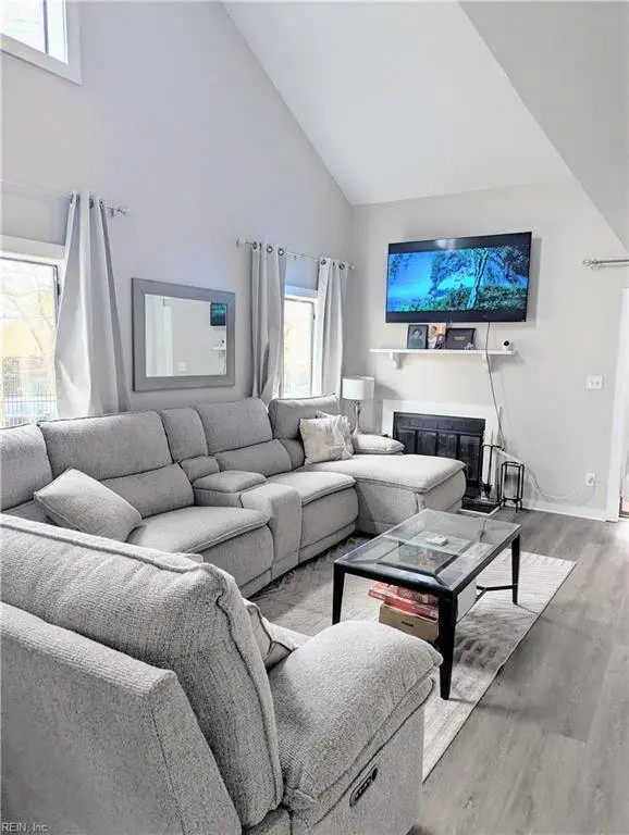 122 Inland View DR, Newport News, VA 23603