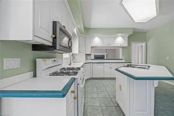 1793 Templeton LN, Virginia Beach, VA 23454