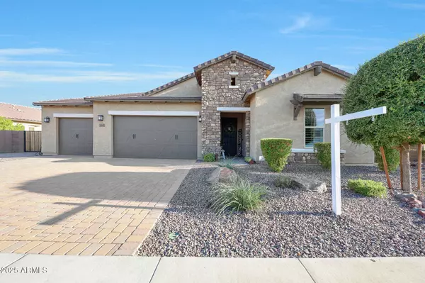 18415 W WOLF Street, Goodyear, AZ 85395