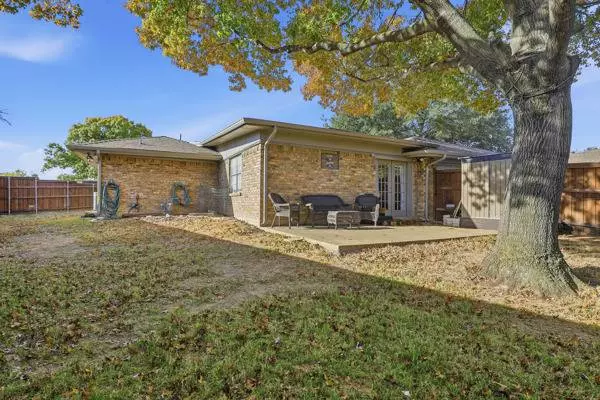 2217 Westlake Dr, Plano, TX 75075-8356