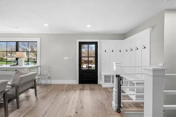8221 Beverly DR, Prairie Village, KS 66208
