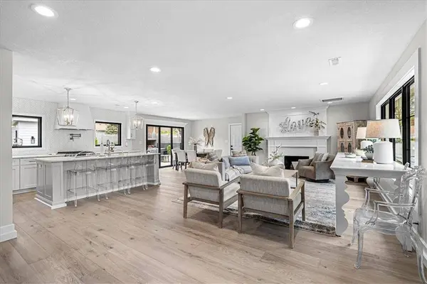 8221 Beverly DR, Prairie Village, KS 66208