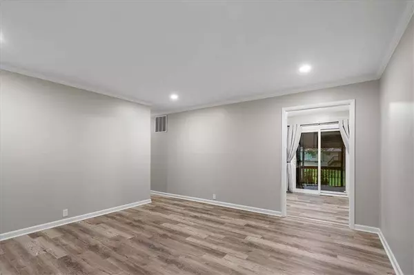 8632 Larsen ST, Overland Park, KS 66214