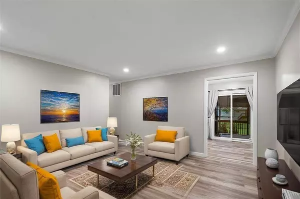 8632 Larsen ST, Overland Park, KS 66214