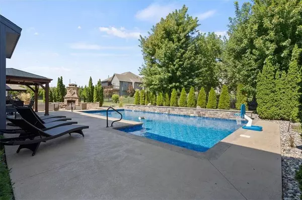 216 SW Ansel Adams DR, Lee's Summit, MO 64081