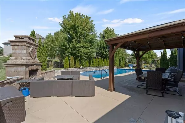 216 SW Ansel Adams DR, Lee's Summit, MO 64081