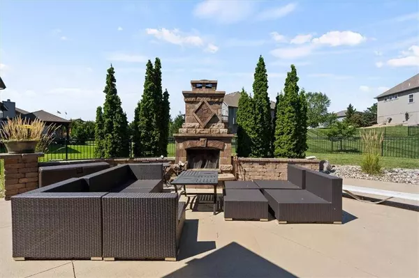 216 SW Ansel Adams DR, Lee's Summit, MO 64081