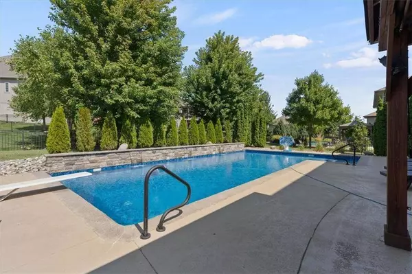 216 SW Ansel Adams DR, Lee's Summit, MO 64081