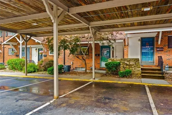 5706 W 97th ST, Overland Park, KS 66207