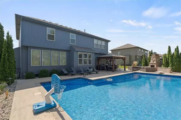 216 SW Ansel Adams DR, Lee's Summit, MO 64081