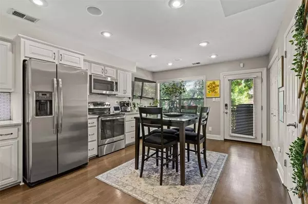 1033 WASHINGTON ST, Kansas City, MO 64105