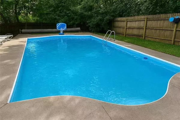 201 W 119th TER, Kansas City, MO 64145