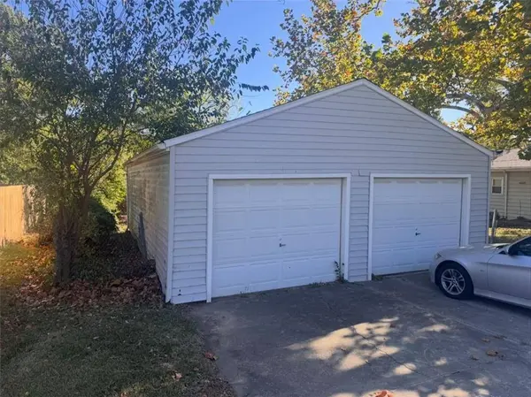 1636 W 22nd ST, Lawrence, KS 66046