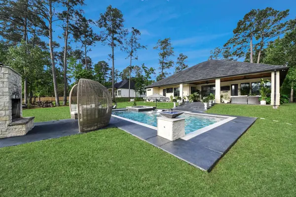 40802 Rolling Forest DR, Magnolia, TX 77354