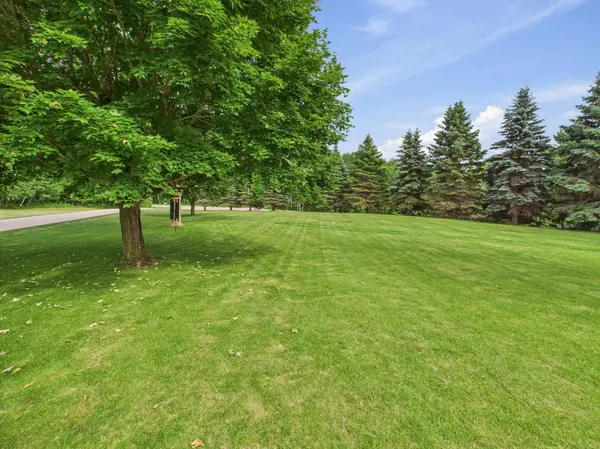 22803 Grove Wood LN, Rockville, MN 56320