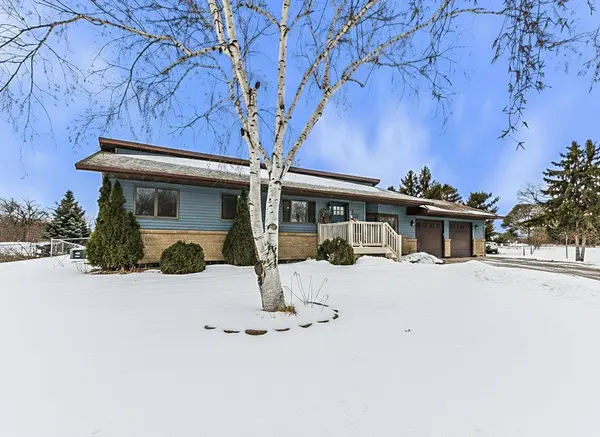 1004 Dale ST, Saint Joseph, MN 56374
