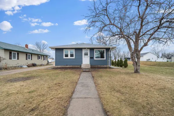 527 4th ST N, Sauk Centre, MN 56378