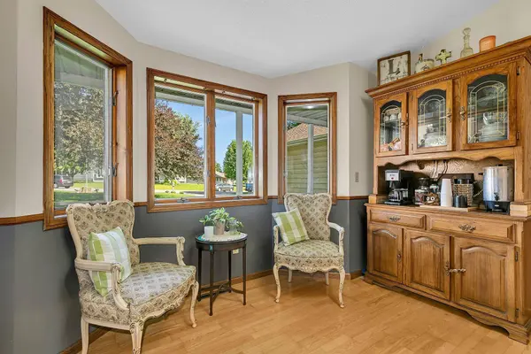 404 7th ST NE, Melrose, MN 56352