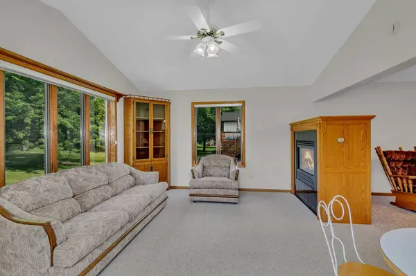 703 2nd AVE NE, Melrose, MN 56352