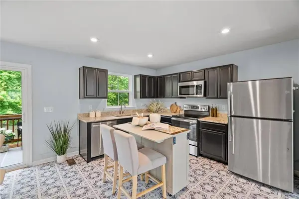 703 Lakeview CV, Smithfield, VA 23430