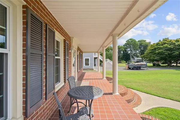 25 Hampshire DR, Hampton, VA 23669