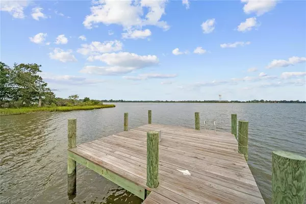 25 Hampshire DR, Hampton, VA 23669