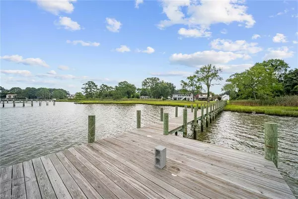 25 Hampshire DR, Hampton, VA 23669