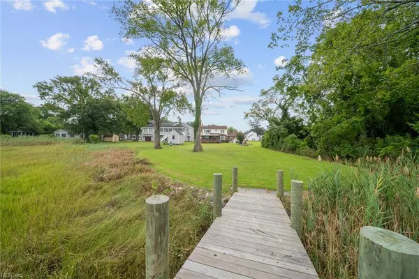 25 Hampshire DR, Hampton, VA 23669