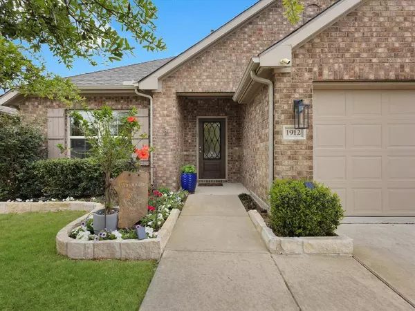 1912 Drover Creek Road, Aubrey, TX 76227