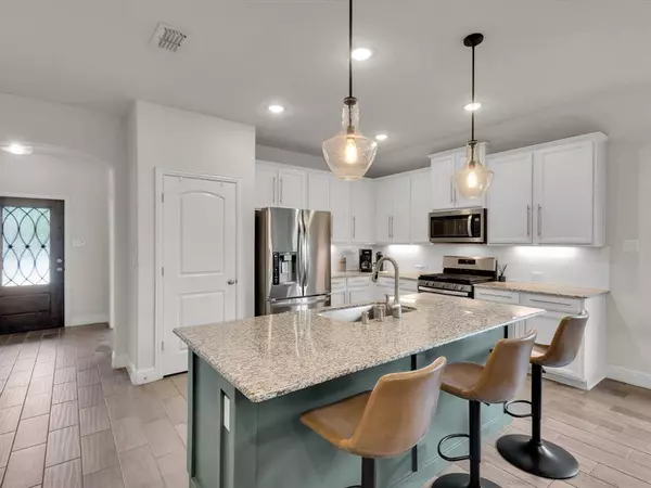 1912 Drover Creek Road, Aubrey, TX 76227