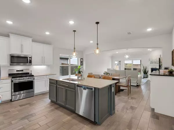 1912 Drover Creek Road, Aubrey, TX 76227