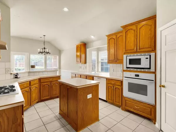 10214 Saint Georges Drive, Rowlett, TX 75089