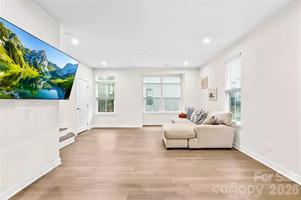 563 Nantahala DR, Charlotte, NC 28211