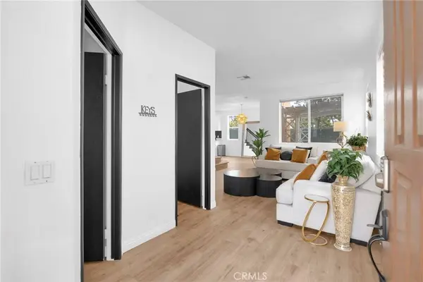 2216 Jeans CT, Signal Hill, CA 90755