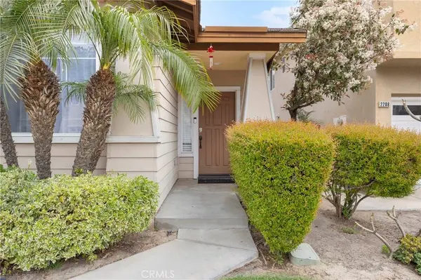 2216 Jeans CT, Signal Hill, CA 90755