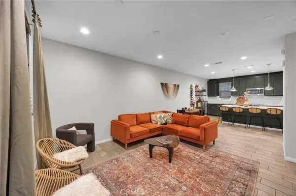 14865 W Maple Ter, Panorama City, CA 91402