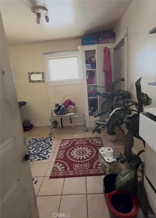 2211 Obama, Los Angeles, CA 90018