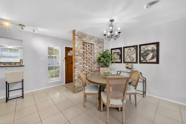 861 Wax Myrtle LN, Houston, TX 77079