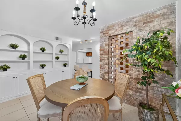 861 Wax Myrtle LN, Houston, TX 77079