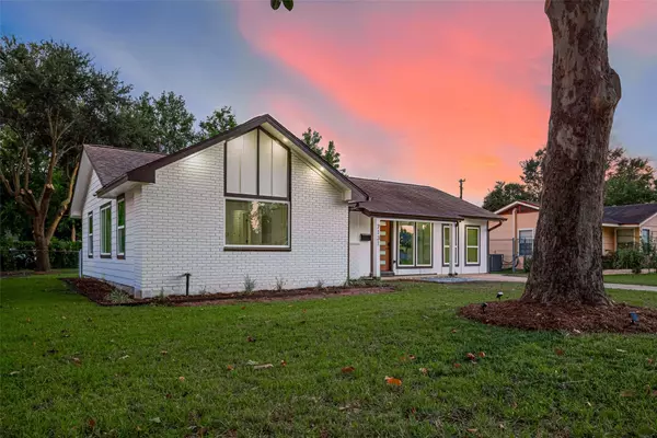 7131 Mobud DR, Houston, TX 77074